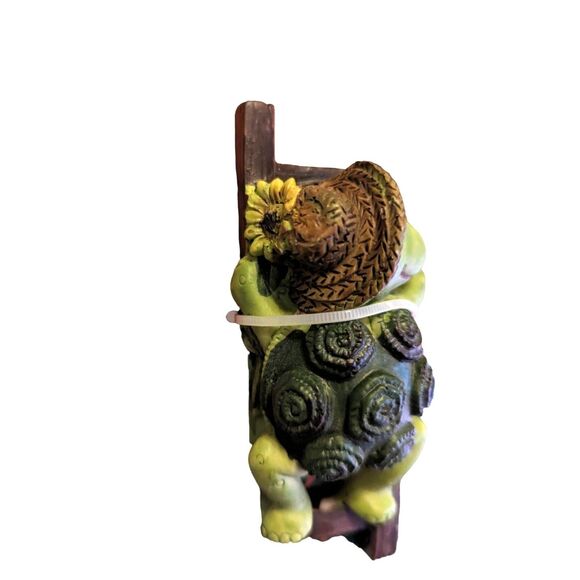 Garden Climbing Turtle Flowerpot Planter Hugger Resin 5.5-in Tall Yard Art NEW - Picture 3 of 4